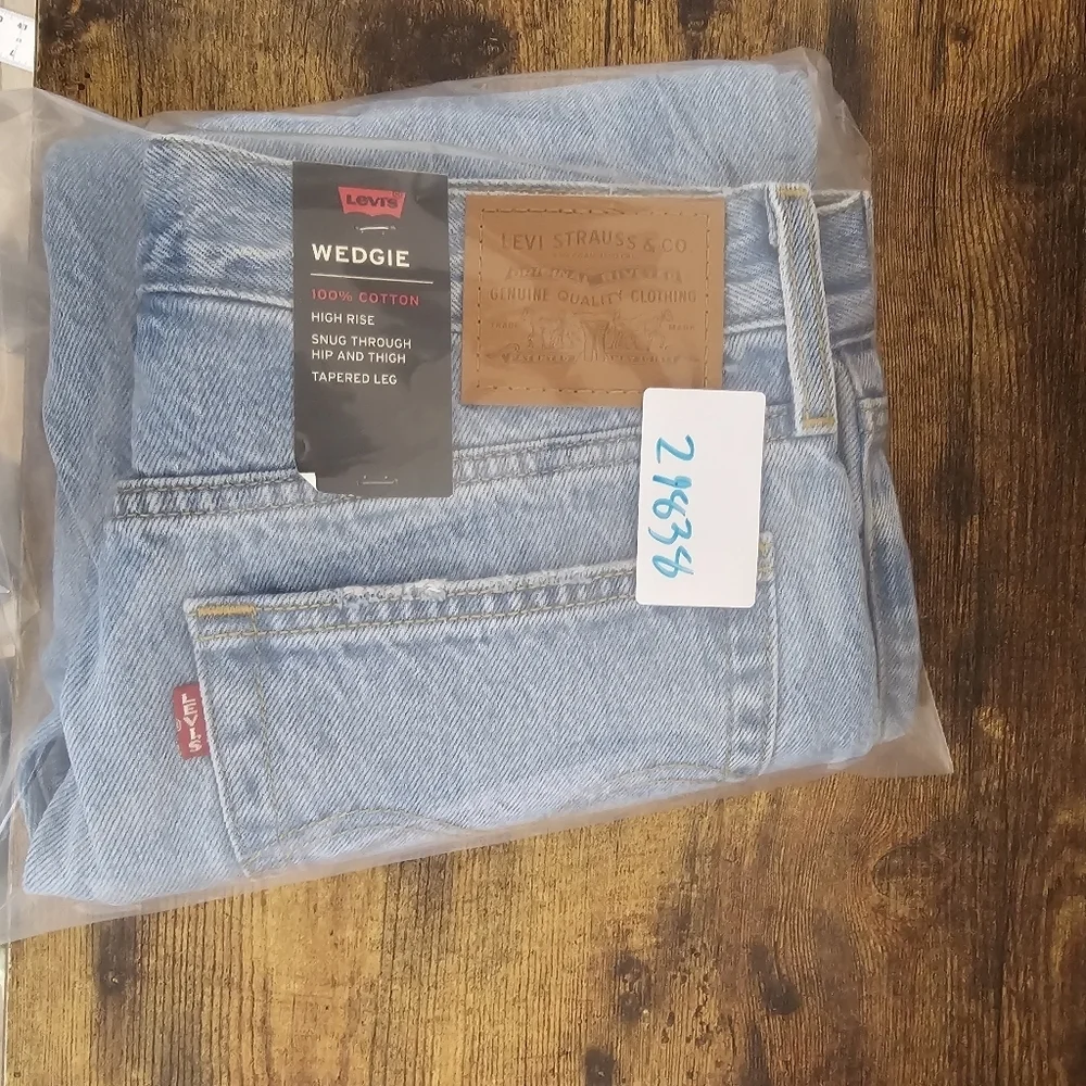 Levi's Wedgie High Rise Jean Womens 28 Button Fly Blue Rigid Denim